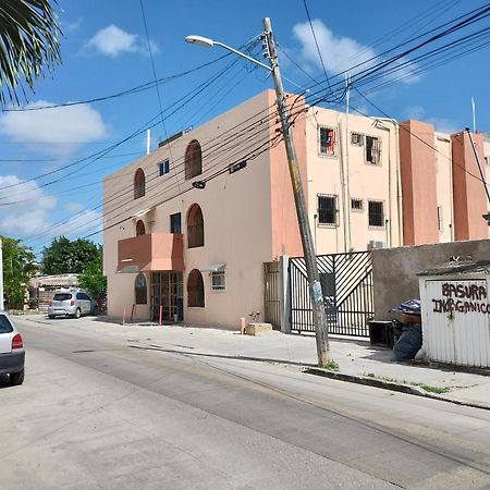 Casa De Huespedes Los Santos Cancún Exterior foto